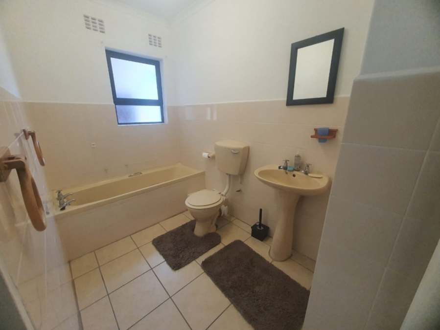 To Let 3 Bedroom Property for Rent in Beacon Bay Eastern Cape